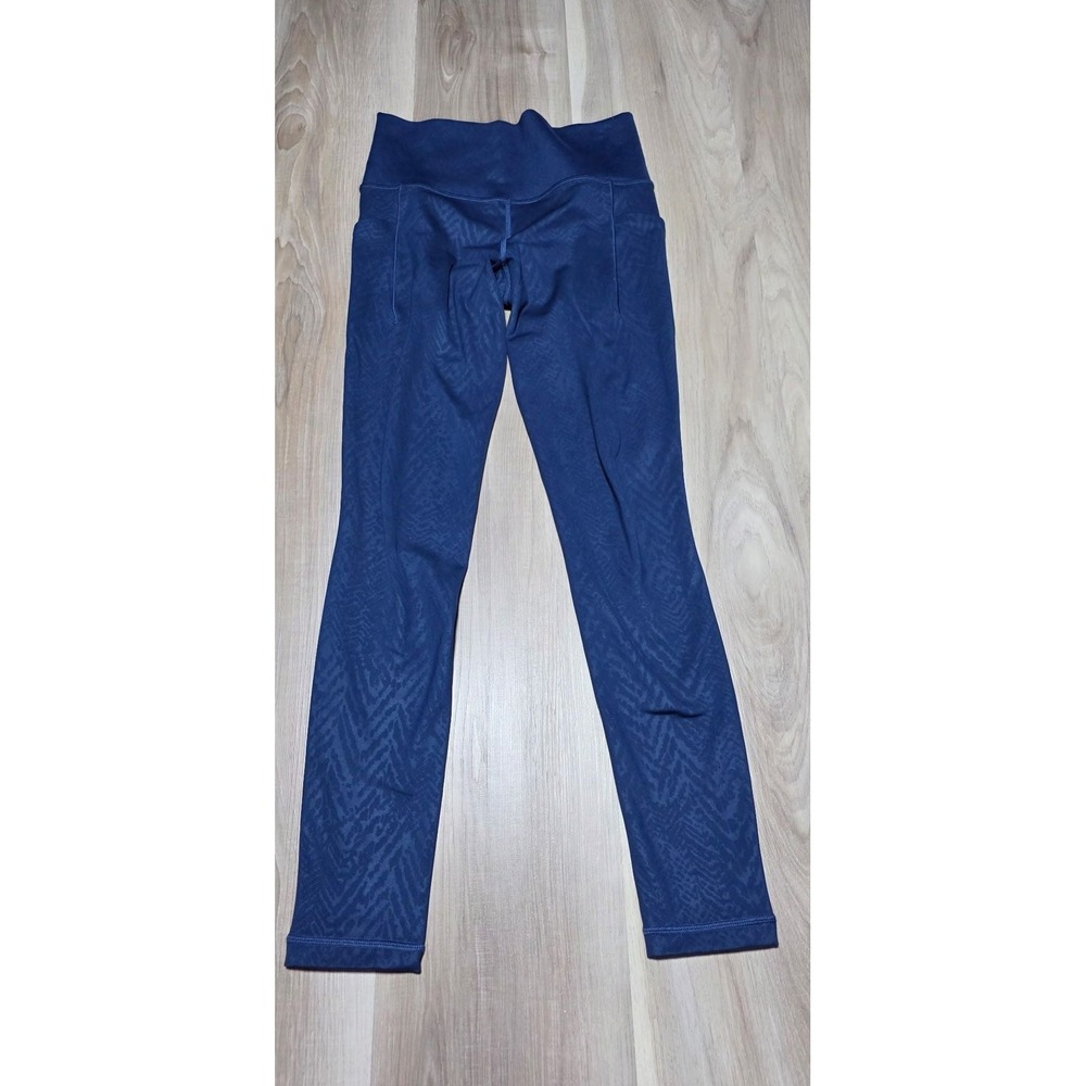 Athleta Salutation Stash Pocket II 7/8 Tight Embossed Blue Leggings XS